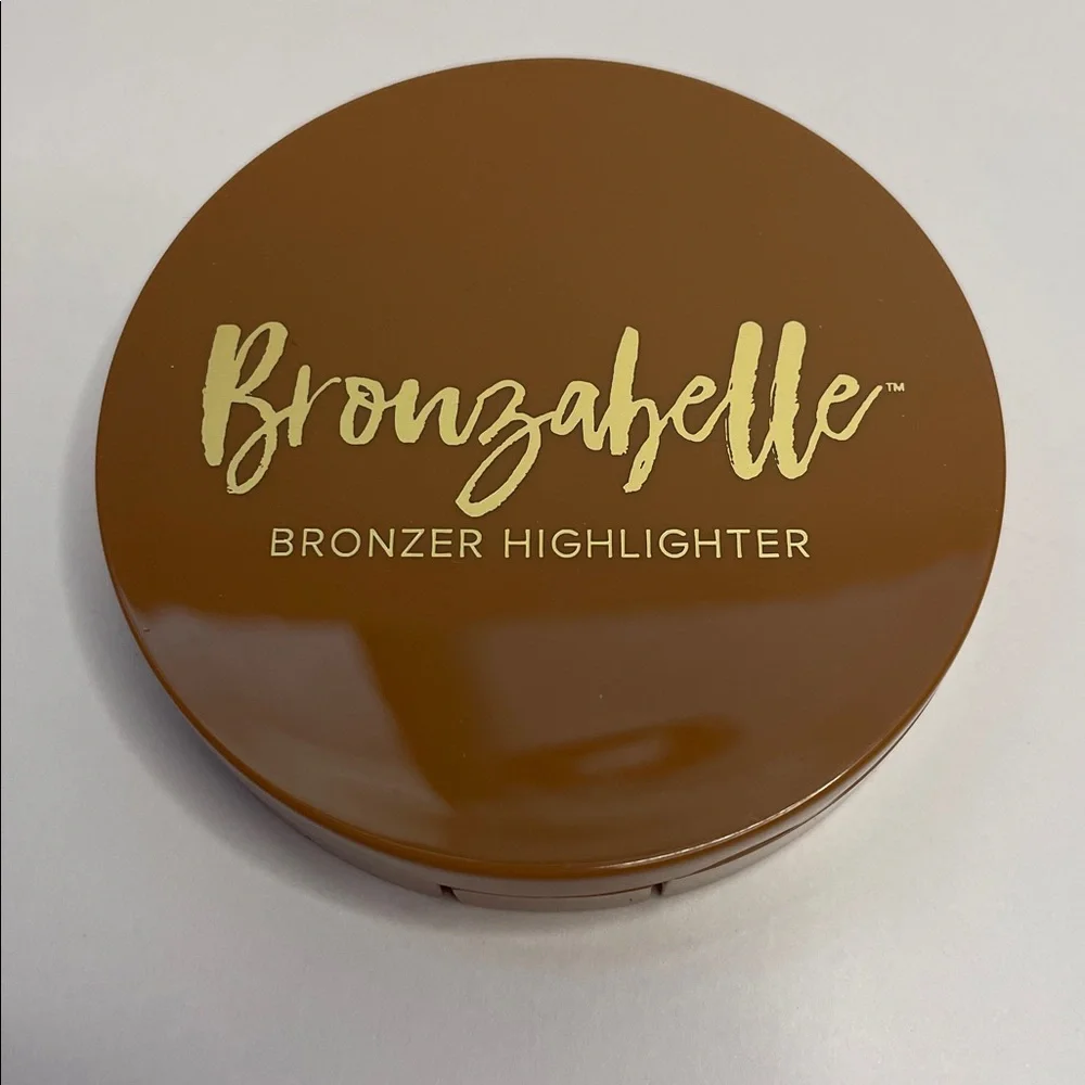 NWT Belle Beauty Bronzabelle Bronze Shimmer Radiant Highlighter.